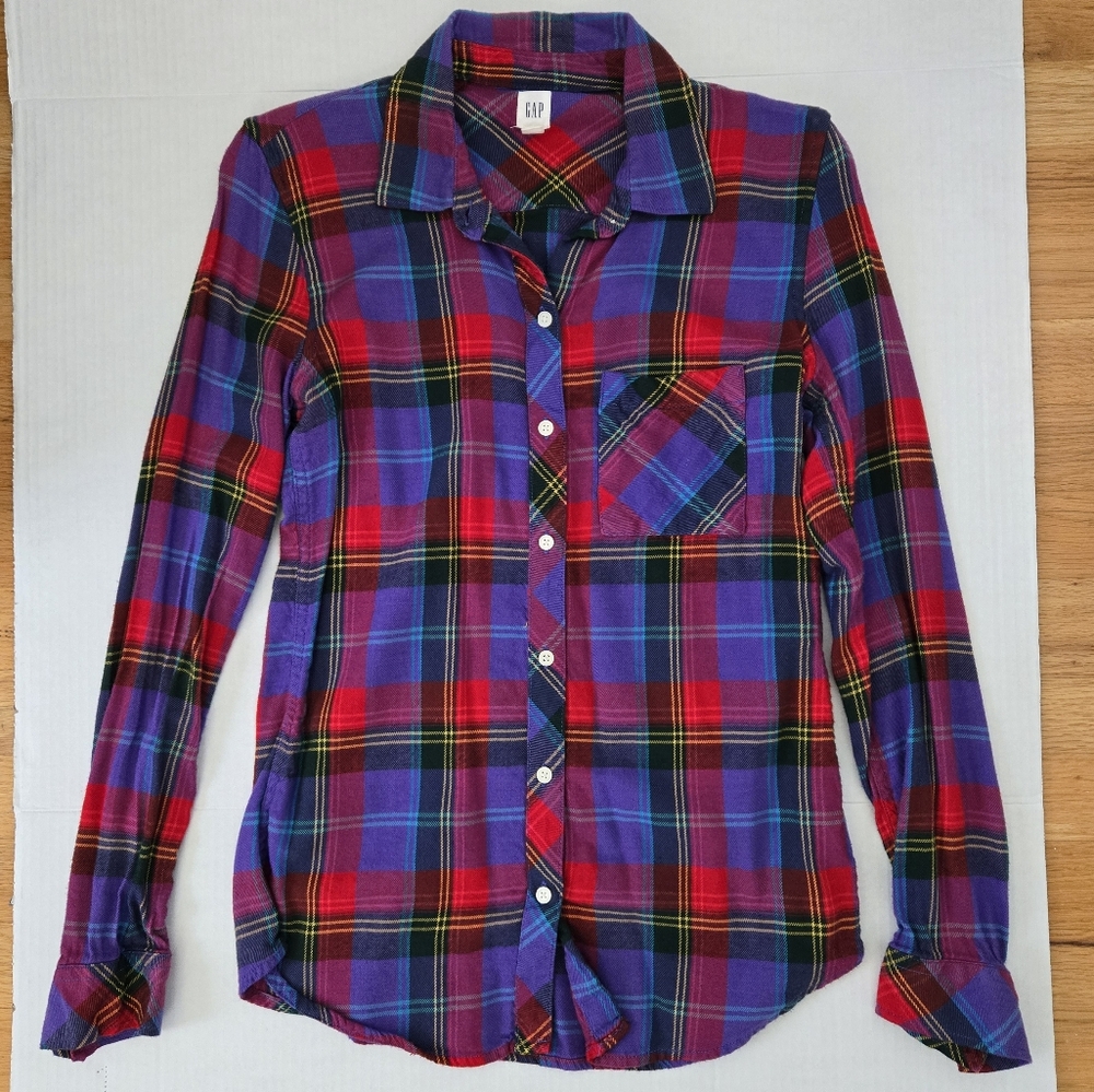 GAP Women's Plaid Button-down Shirt - size XS